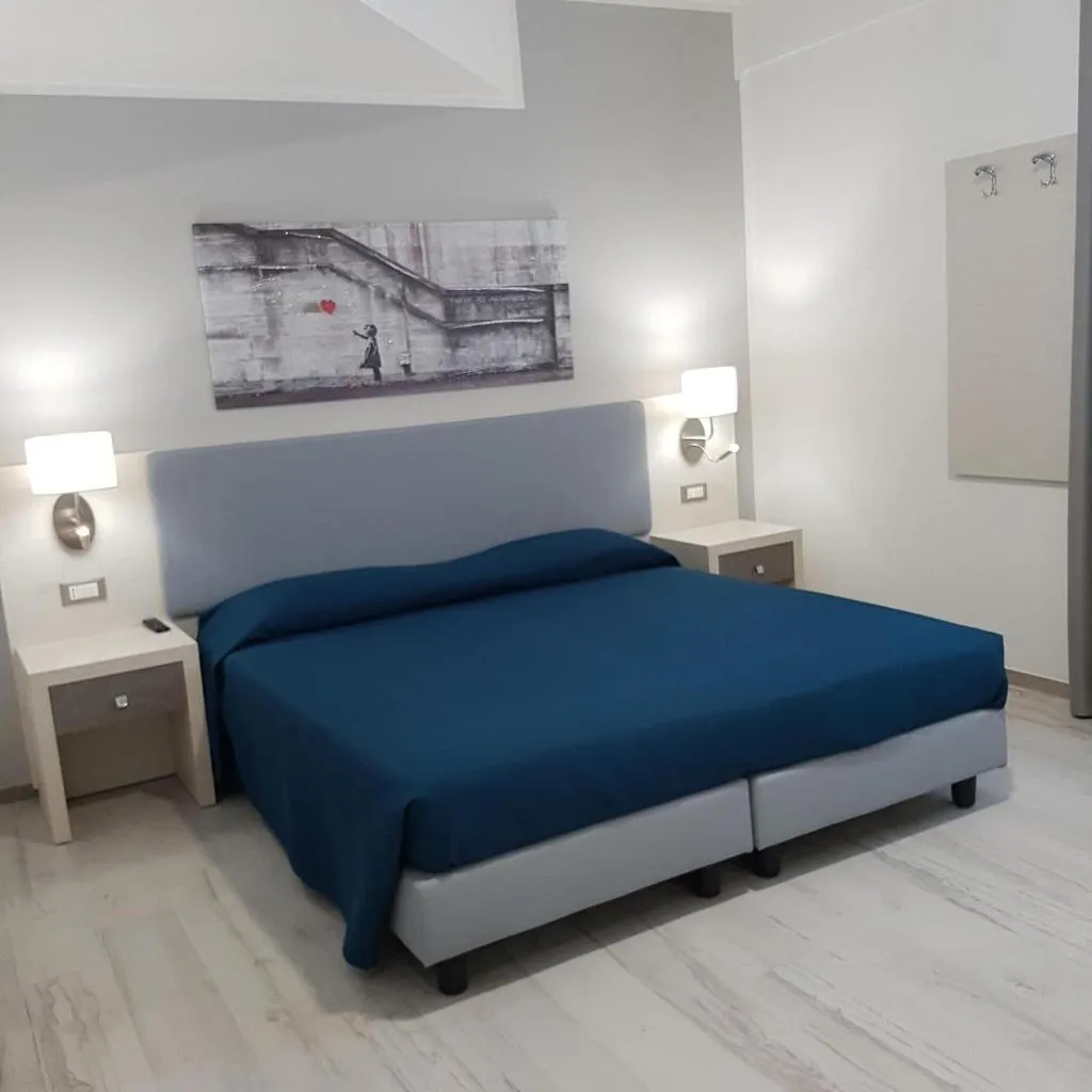 Room, Grand Hotel Del Lago, Palermo