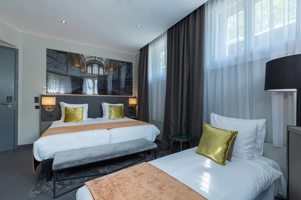 Double or Twin CAPACITY 3 Room, Leonardo Hotel Amsterdam Museum Quarter, Amsterdam