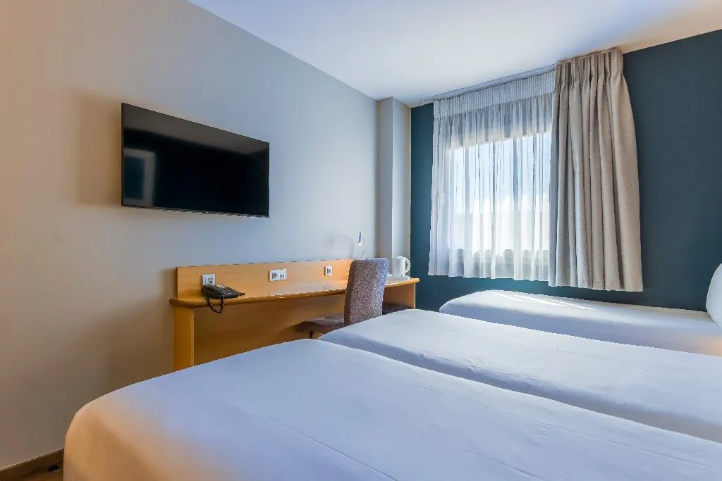 Double or Twin CAPACITY 3 Room, Travelodge Madrid Alcala de Henares, Madrid
