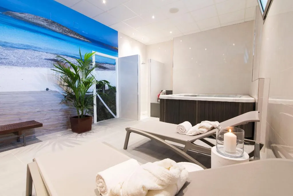 Sports and Entertainment, AzuLine Hotel Pacific, Ibiza