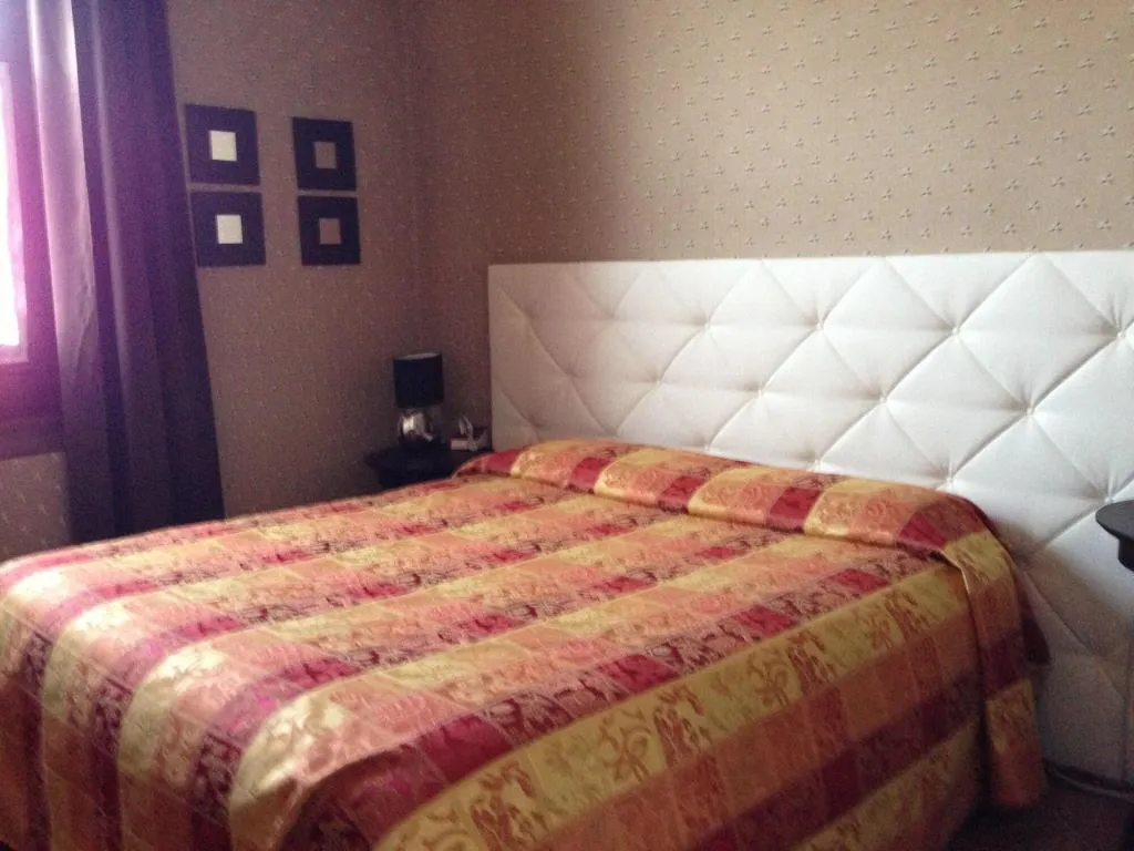 Room, Casa Calicantus, Milan
