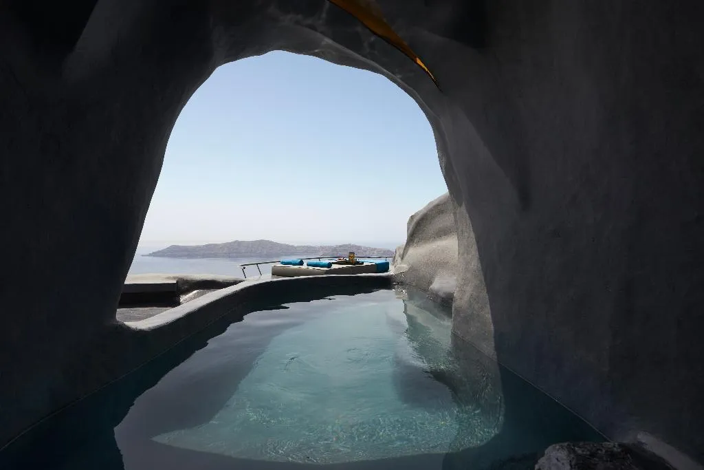 JUNIOR SUITE WITH PRIVATE POOL Room, Kivotos Santorini, Santorini