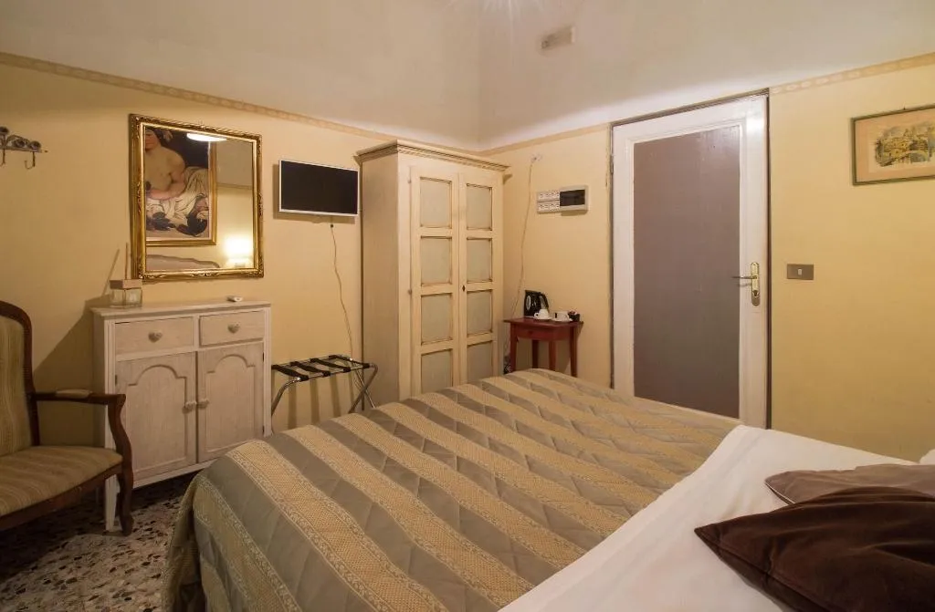 Room, Tourist House Duomo, Florence