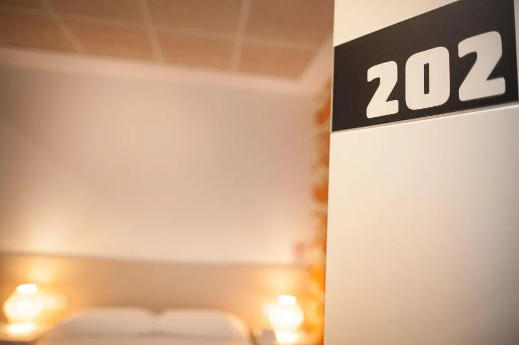 Room, Host & Home, Valencia
