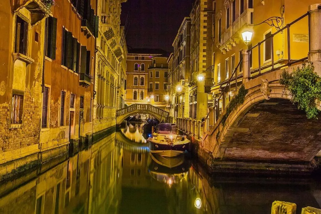 Sports and Entertainment, Hotel Austria, Venice