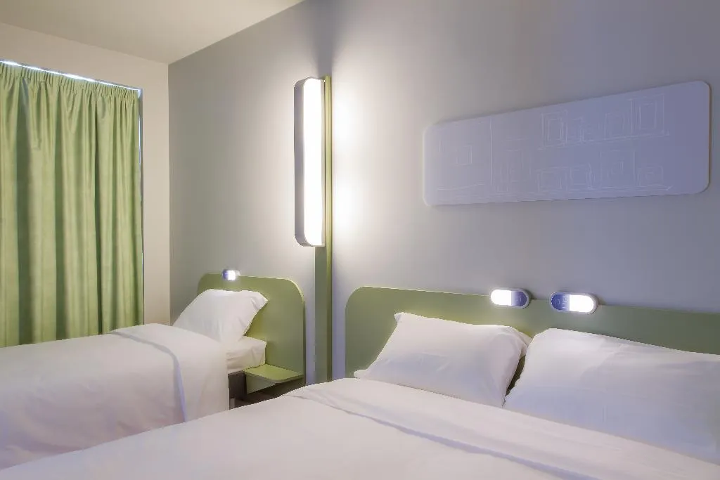 TRIPLE WITH DOUBLE BED Room, Ibis Budget Braga Centro, Porto