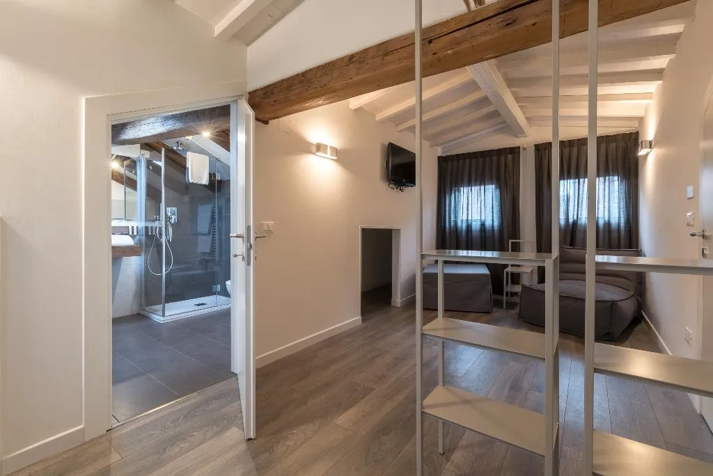 JUNIOR SUITE STANDARD Room, La Loggia Della Luna, Venice
