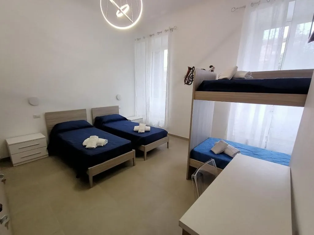 Room, Happy Home 2C, Naples