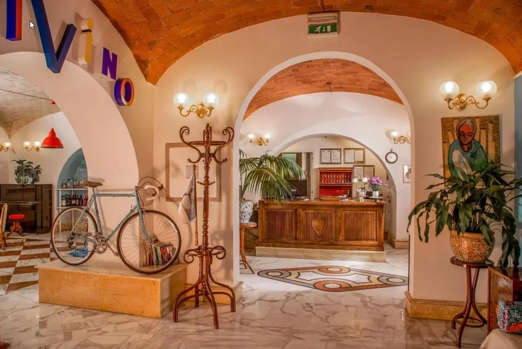 Lobby, Emona Aquaeductus, Naples