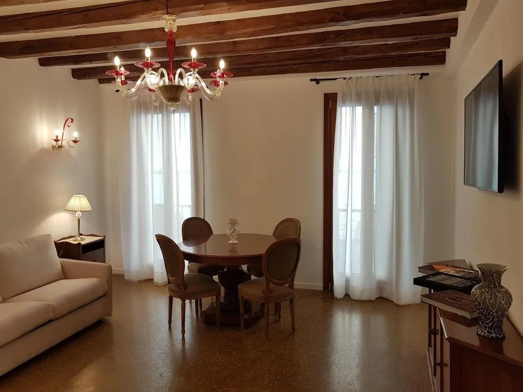 APARTMENT SUPERIOR RIVER VIEW Room, AD Place Venice, Venice