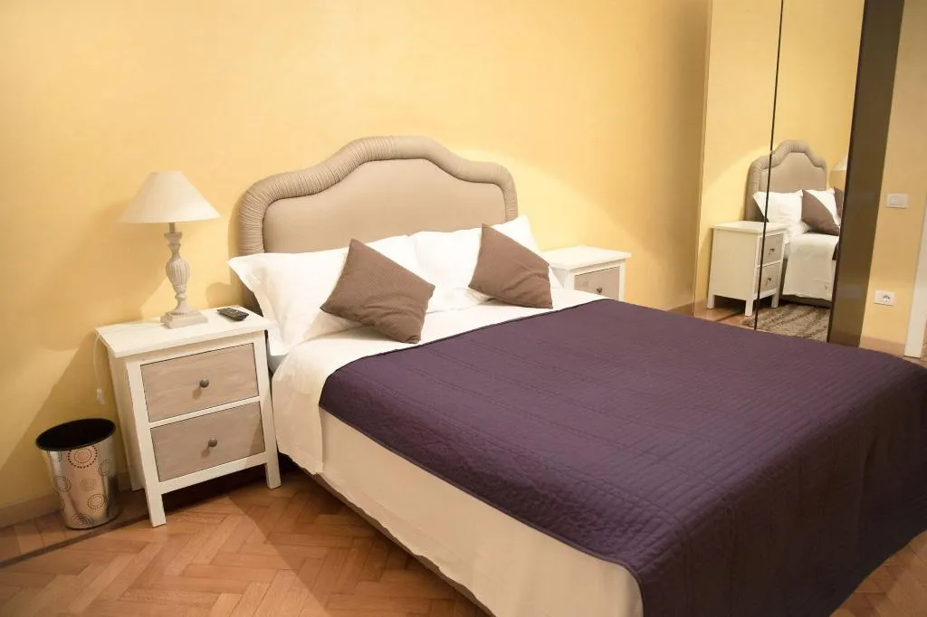 Room, B&B Bonne Nuit Rome, Naples