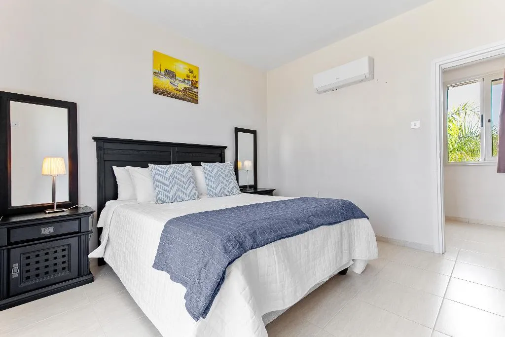 VILLA THREE BEDROOMS WITH PRIVATE POOL Room, Sea Point Villas, Cyprus