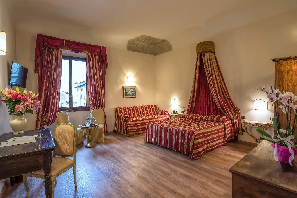 TRIPLE DELUXE Room, Paris, Florence