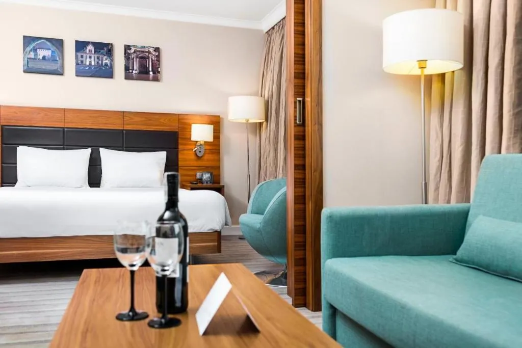 JUNIOR SUITE KING SIZE BED Room, Hilton Garden Inn Krakow, Krakow