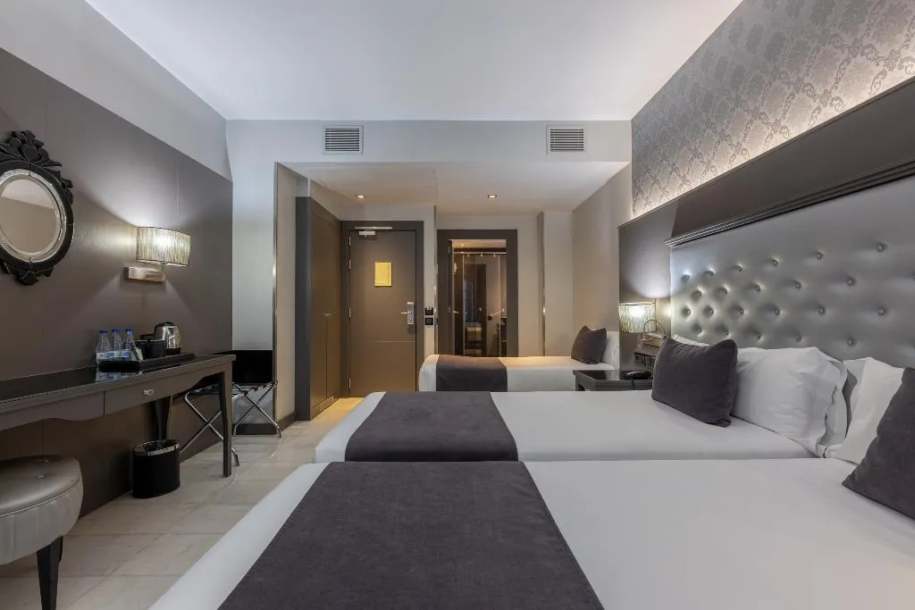 TRIPLE STANDARD Room, Hotel Ciutadella Barcelona, Barcelona