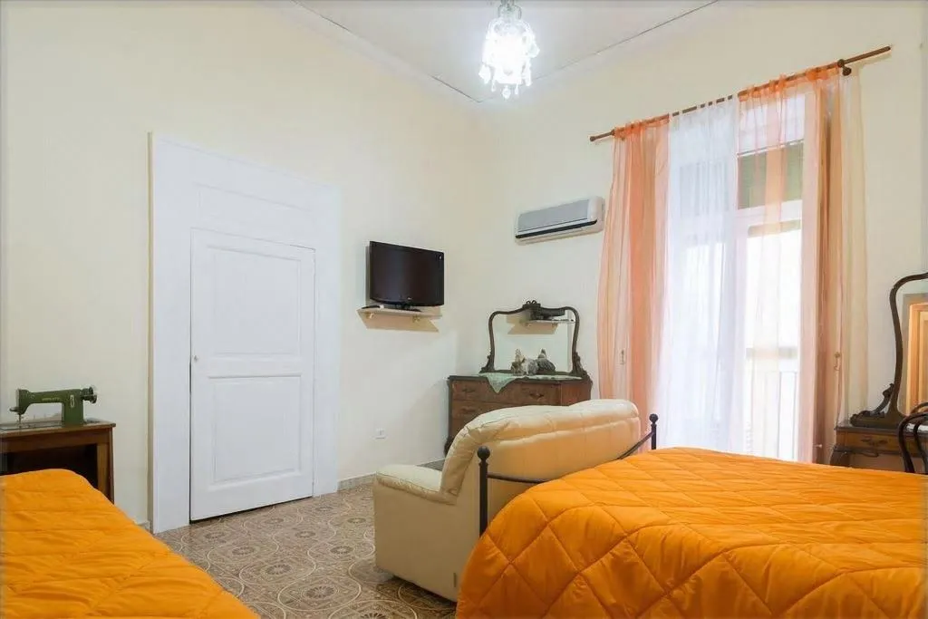 Room, Casa Mariella, Naples