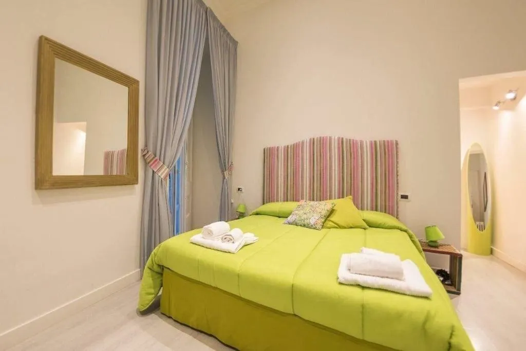 Room, B&B Neapolis Bellini, Naples