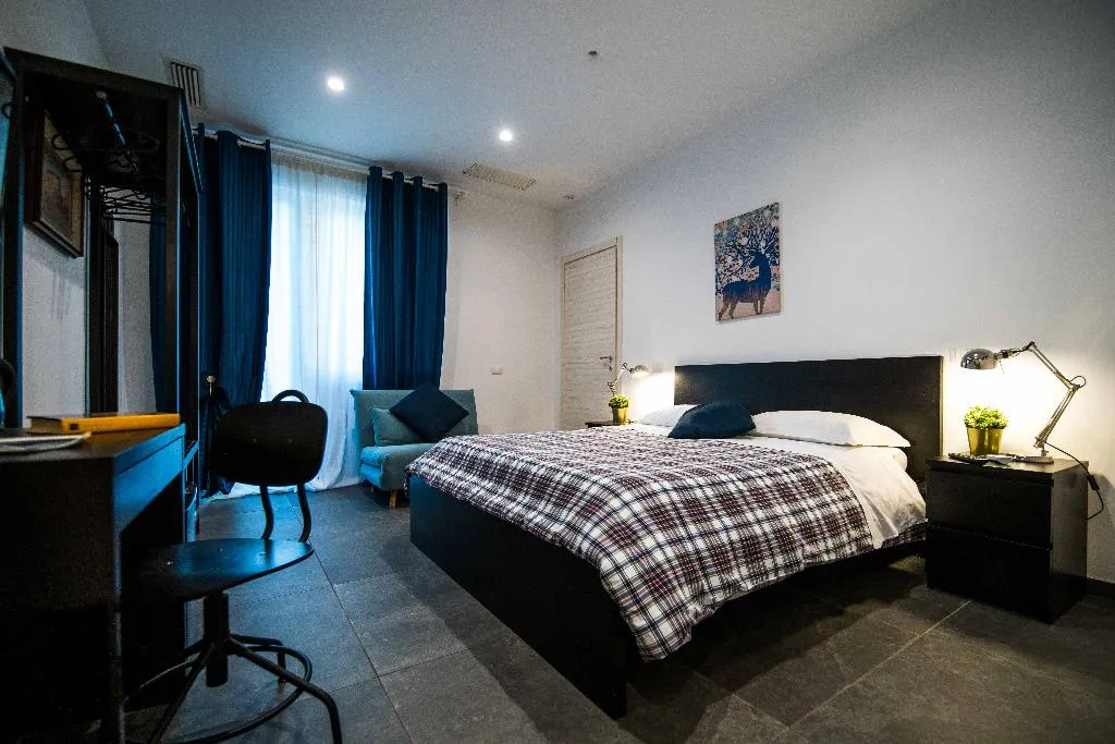 TRIPLE BUSINESS Room, Quattro Briganti, Naples