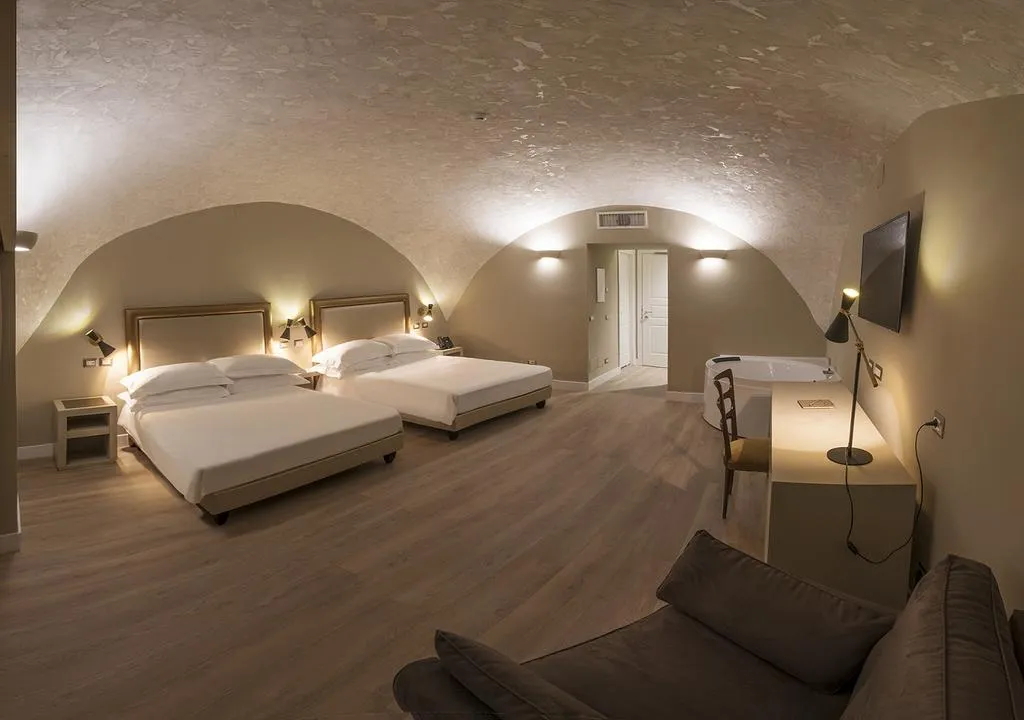 SUITE WITH JACUZZI Room, Caruso Place - Luxury Rooms & Suites, Naples