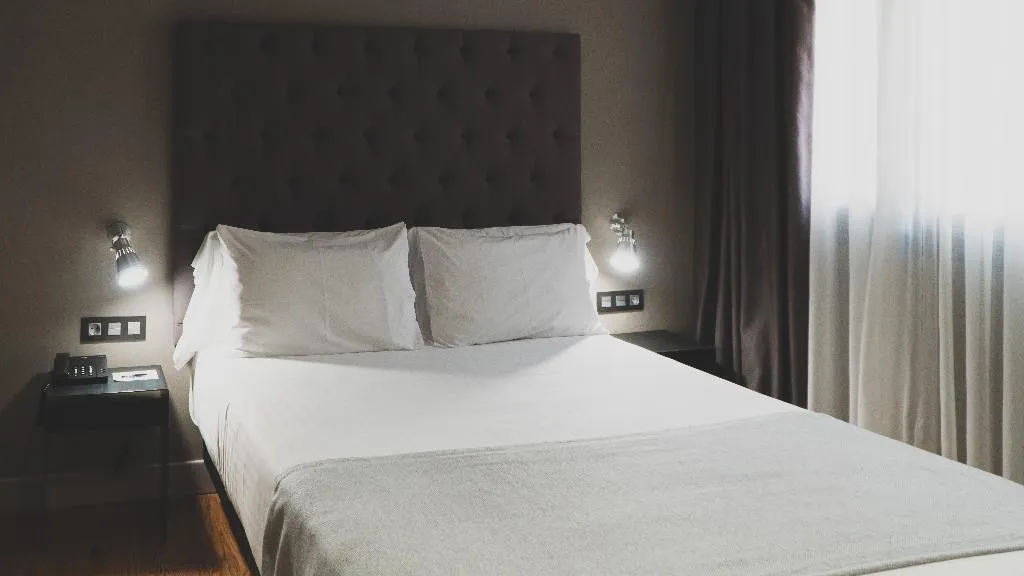 DOUBLE STANDARD Room, Zenit Abeba, Madrid