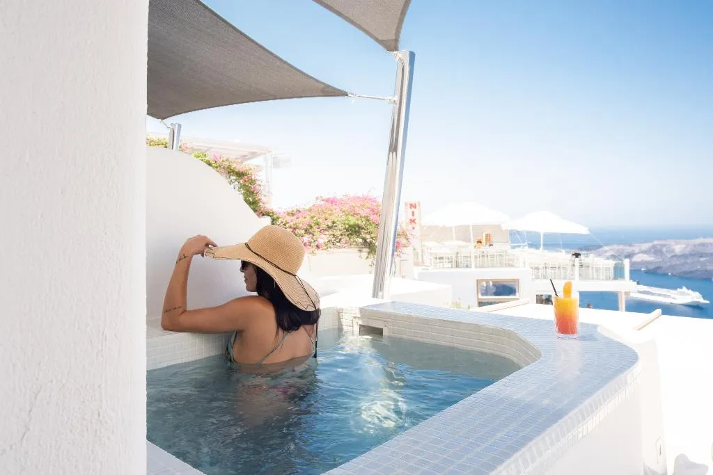 SUITE SUPERIOR WITH VIEWS Room, On The Cliff, Santorini