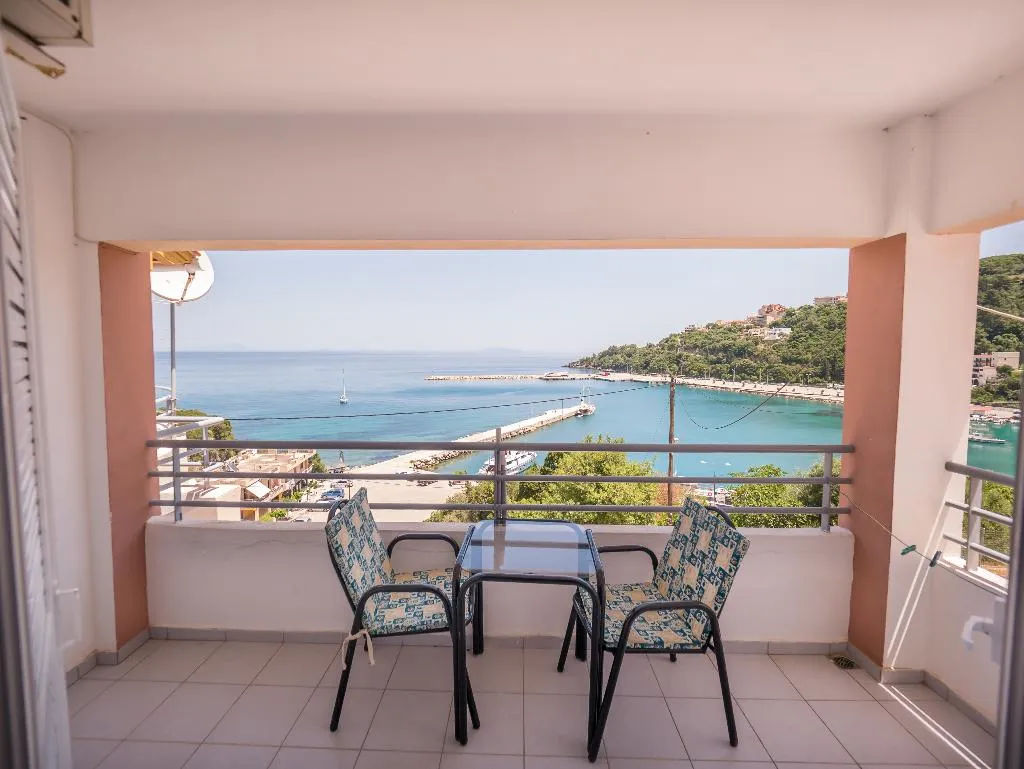 APARTMENT CAPACITY 5 Room, Harbour View, Kalamata