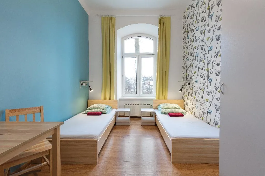 TWIN WITH SHARED BATHROOM Room, Hostel Atlantis Kraków, Krakow