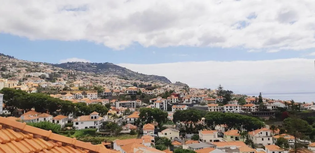 Room, Residencial Do Vale, Madeira