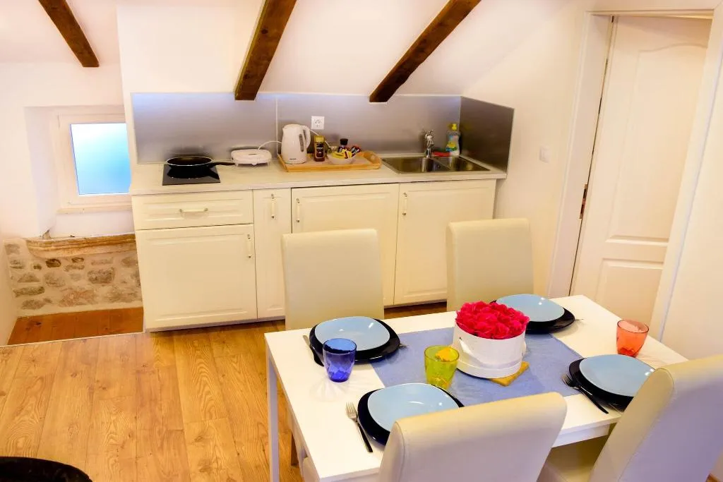 APARTMENT CITY VIEW TWO BEDS Room, Rilati Old Town Palace, Dubrovnik