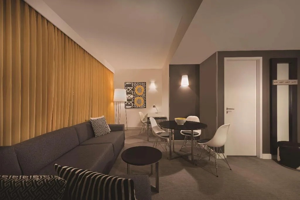 Room, Adina Apartment Hotel Berlin Hackescher Markt, Berlin