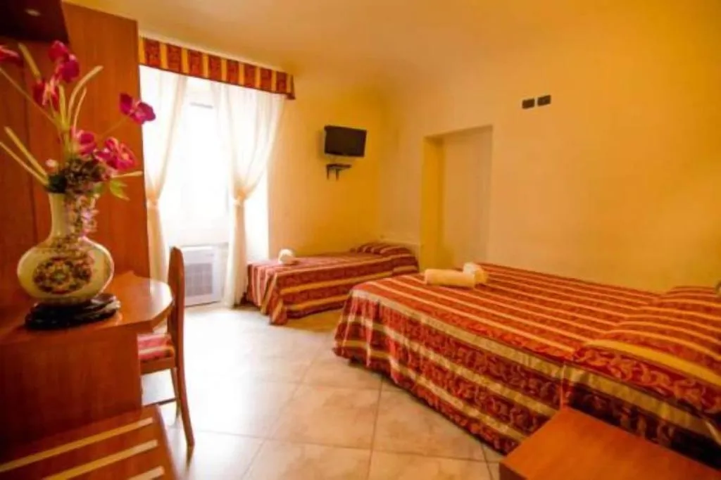 Room, Babyface, Naples