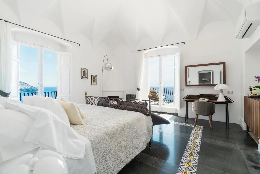 SUITE SEA VIEW KING BED Room, Villa Magia, Naples