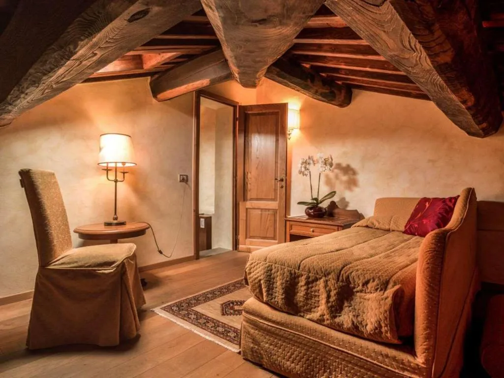 Room, Palazzo San Niccolo, Florence