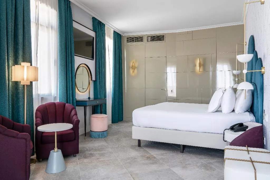 DOUBLE WITH TERRACE Room, Vincci Capitol, Madrid
