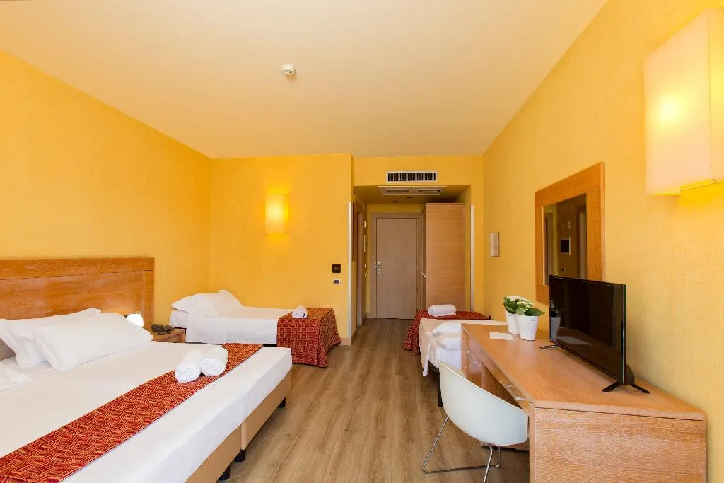 QUADRUPLE STANDARD Room, Yachting Palace, Taormina