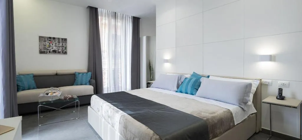 Room, Twice Naples, Naples