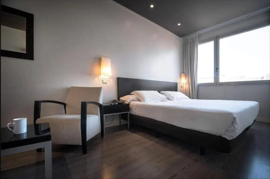 TRIPLE STANDARD Room, Suites Viena Plaza de España, Madrid