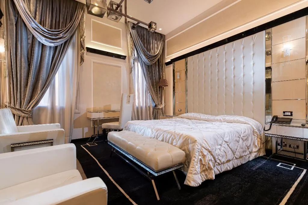 SUITE STANDARD Room, Palazzetto Madonna, Venice