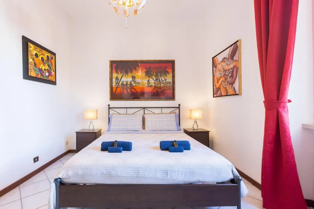 Room, B&B New Liberty in Rome, Naples