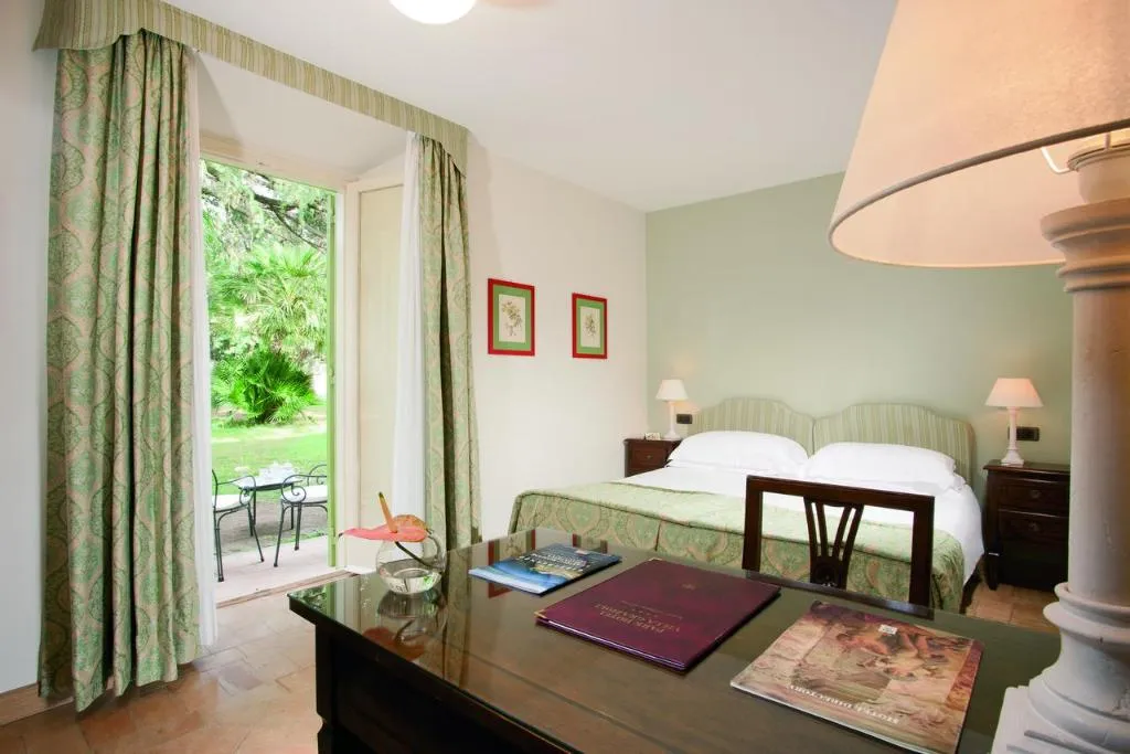 SINGLE DELUXE Room, Park Hotel Villa Grazioli, Rome