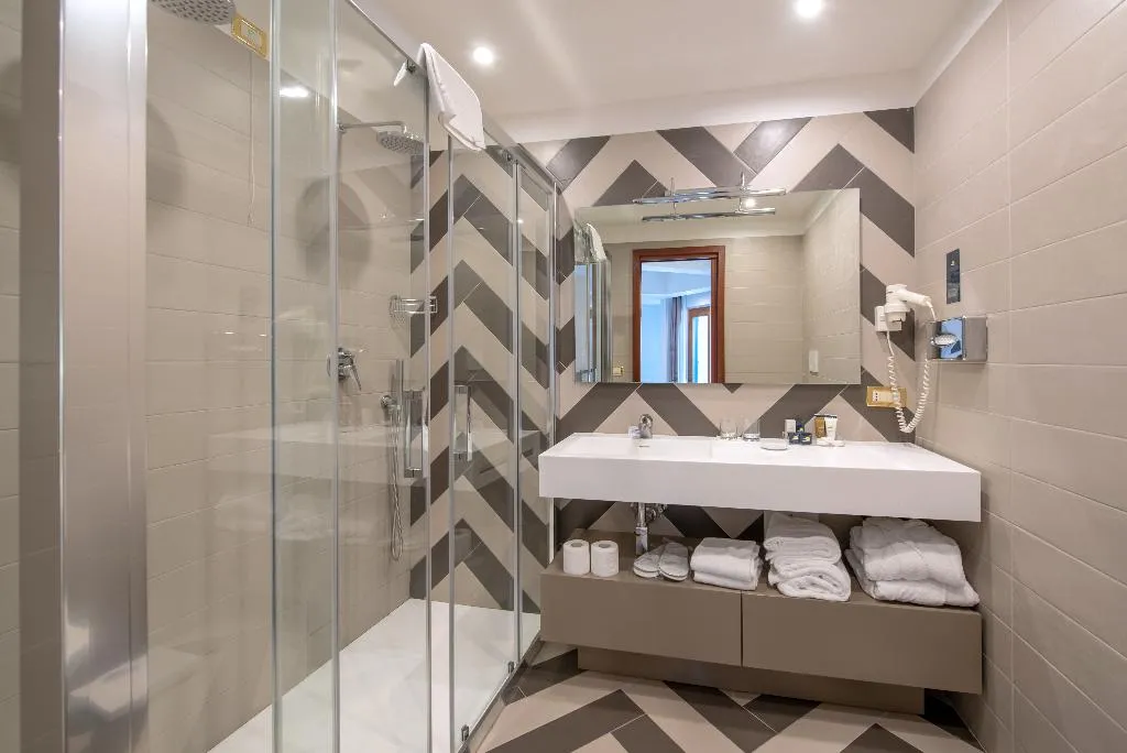 Double or Twin SUPERIOR GARDEN VIEW Room, Nastro Azzurro Resort, Naples