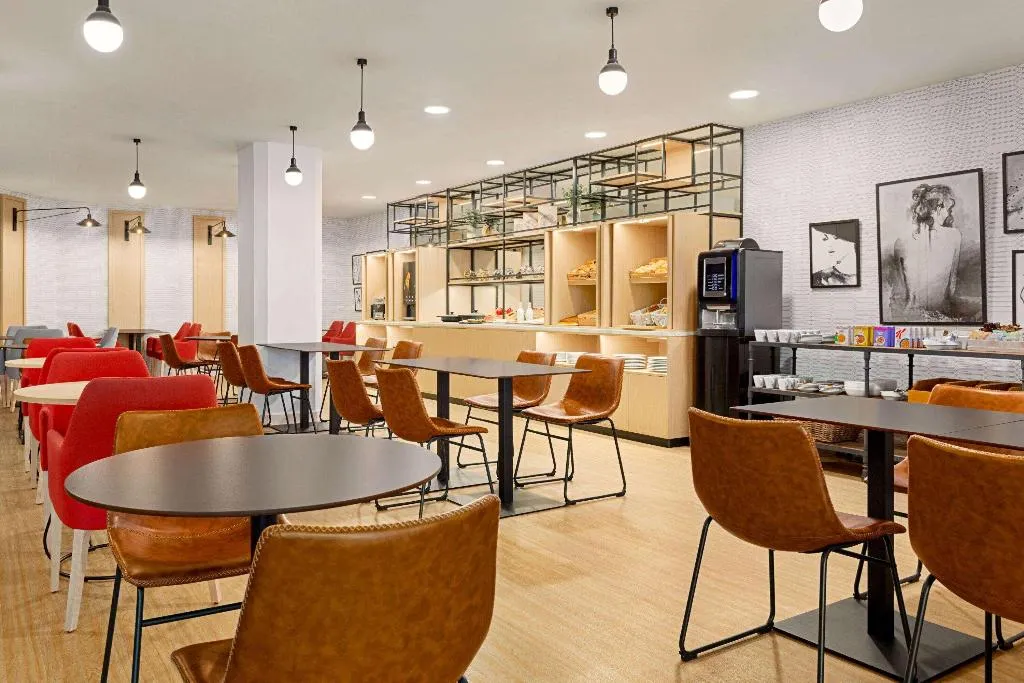 Restaurant, Ramada by Wyndham Madrid Tres Cantos, Madrid