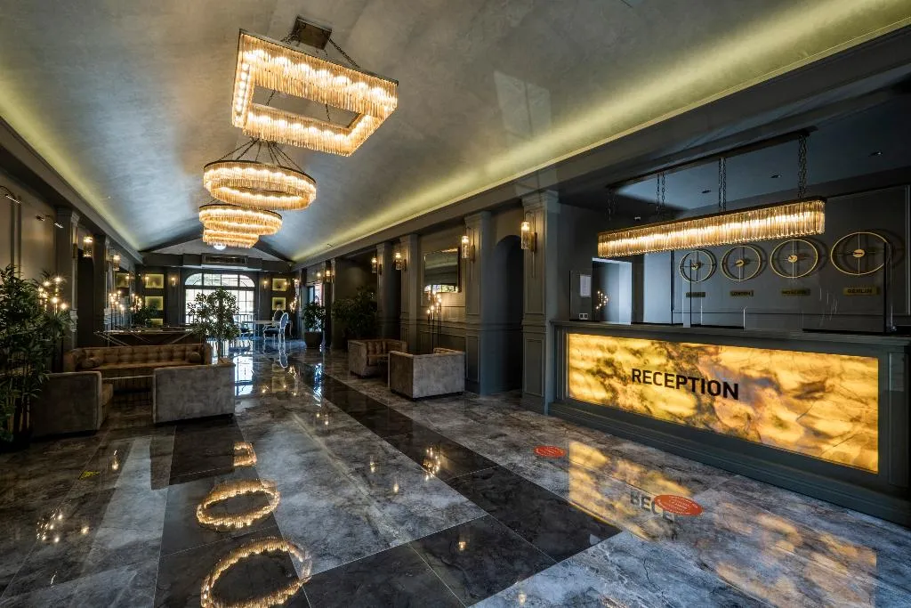 Lobby, Karbelsun, Dalaman