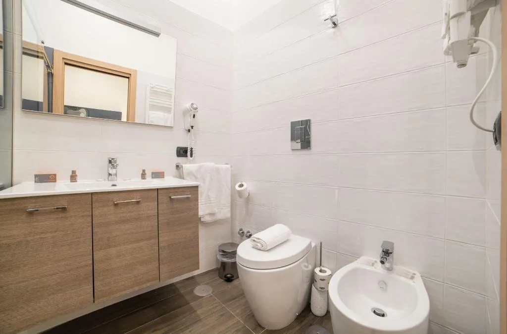 Room, Bed & Breakfast Chiaia 32, Naples