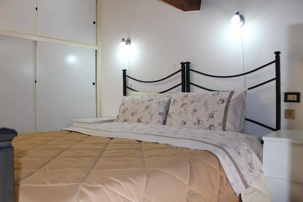 Room, Max Apartments, Florence