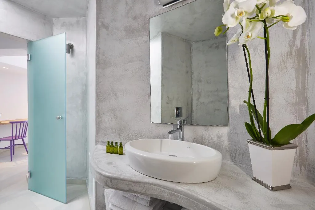 SUITE WITH JACUZZI Room, Aperanto Suites, Santorini