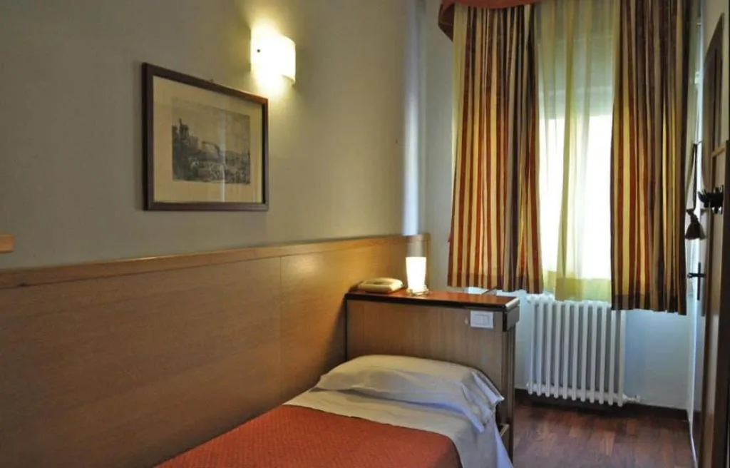 SINGLE STANDARD Room, Hotel Dover, Milan