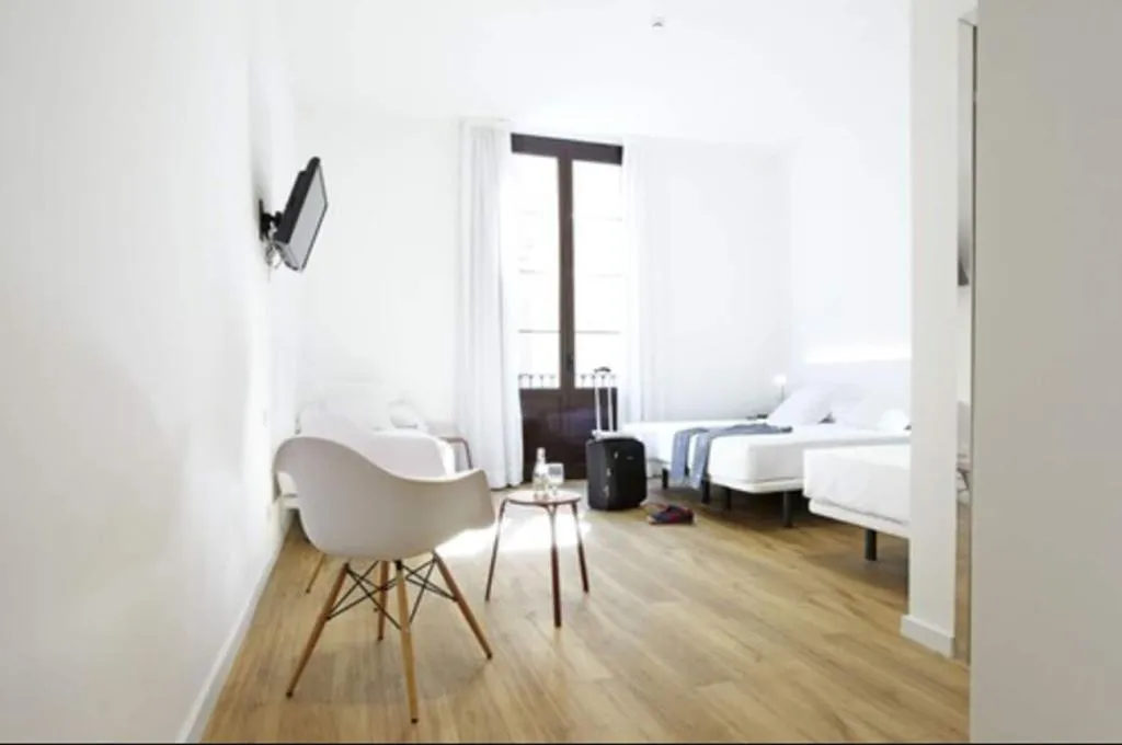 Room, Som Nit Born, Barcelona