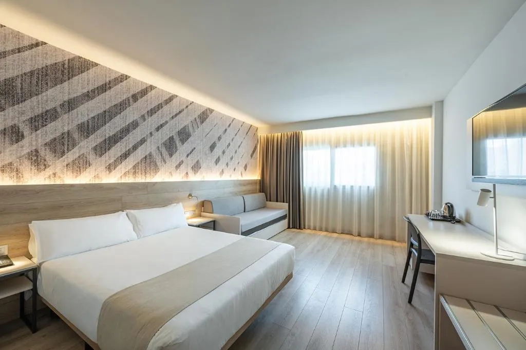 FAMILY ROOM STANDARD Room, Port Alicante - Playa de San Juan, Costa Blanca