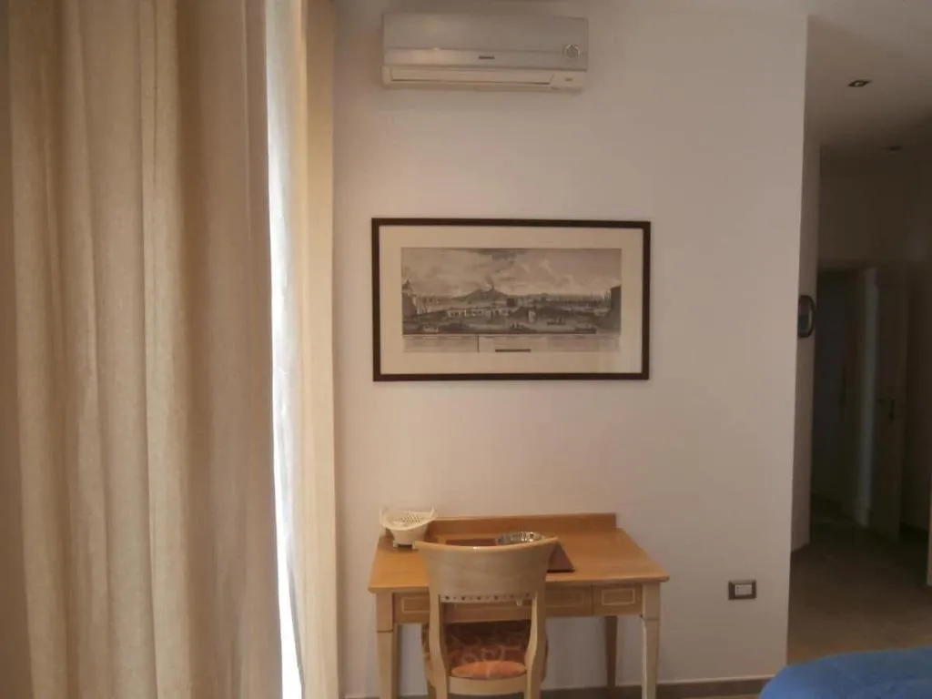 Room, International Naples, Naples